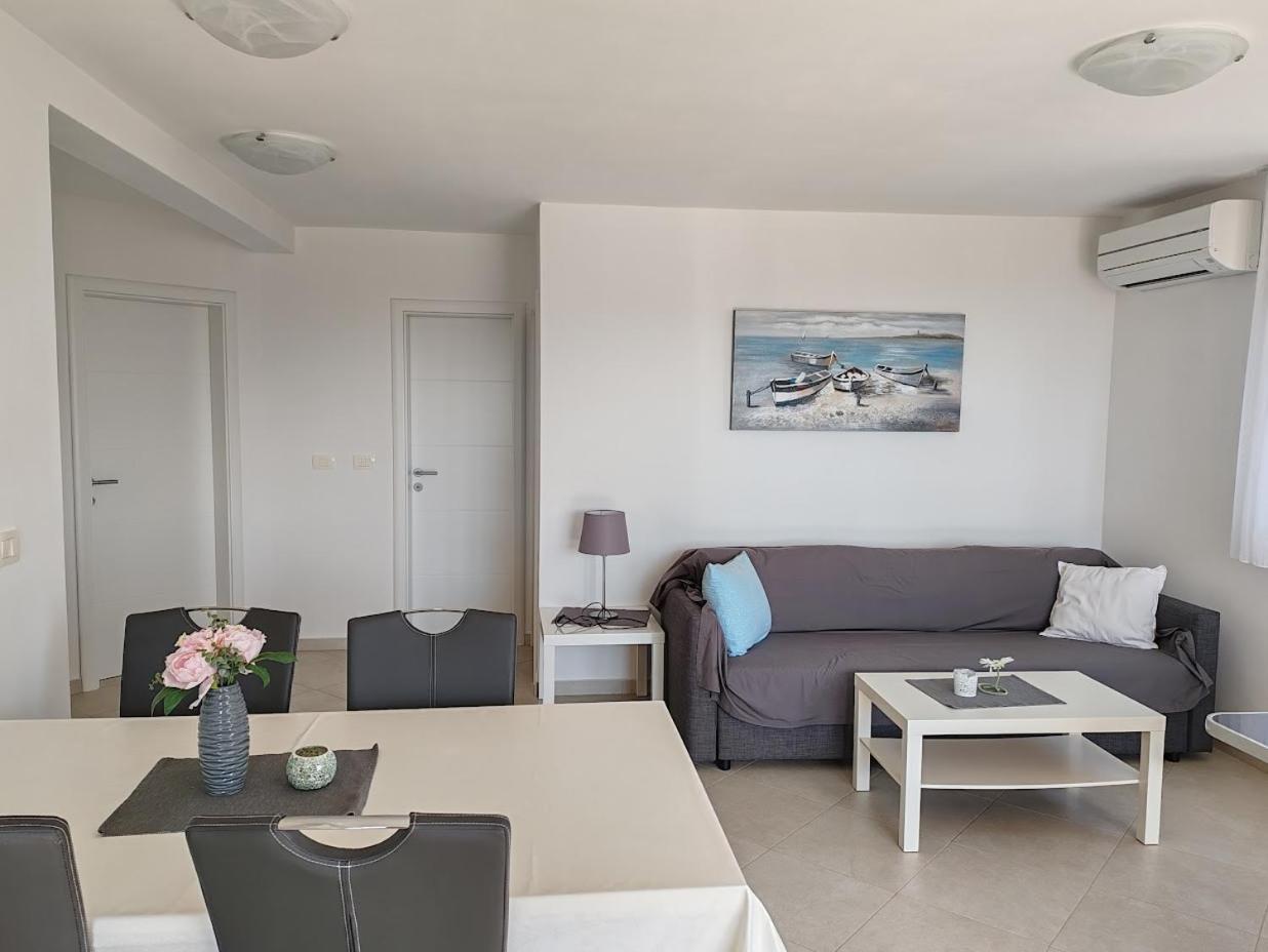 Apartments Oleander Lovrecica-Residence With Pool Kültér fotó